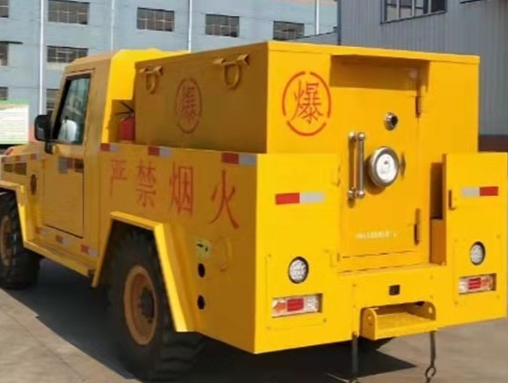 感城镇凯龙爆破器材运输车：保障爆破任务的安全运行